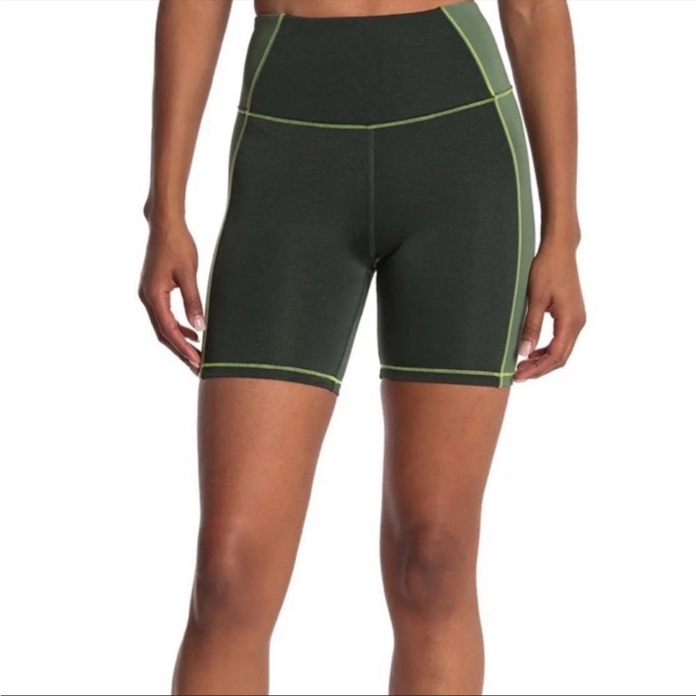 GOOD AMERICAN GREEN DUAL LIFE SHORTS SIZE 2 in women